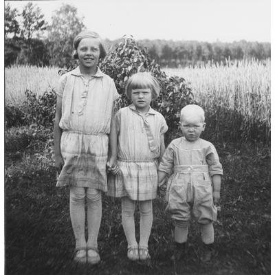 SLM SEM_Dg844 - Hildur, Maj och Börje år 1928