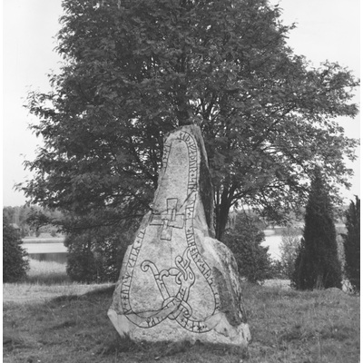 SLM M025623 - Runsten vid Sund, 1954
