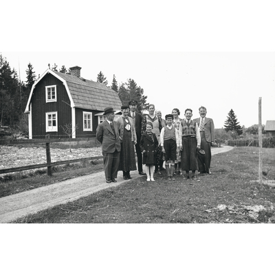 SLM SEM_Eg1432 - Släktbesök på Stora Karlbyå ca 1935-1936