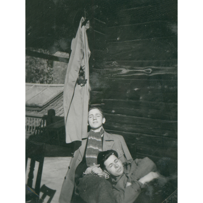 SLM P2018-0578 - Kurt med en vän år 1942