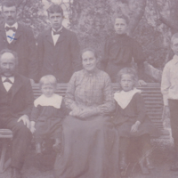 SLM P2015-904 - Stenarbetare Anders Johansson med familj 1905