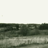 SLM S93-82-25 - Gårdsbild, Nyckelby