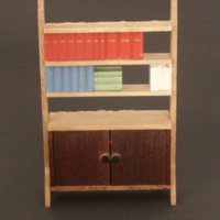 SLM 32019 1 - Dockskåpsmöbel, bokhylla av trä