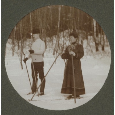 SLM P09-1554 - Artur och Hildur Lundqvist på skidor