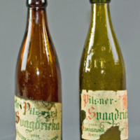 SLM 15456 1-2 - Två ölflaskor, knoppflaskor 