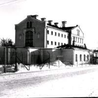SLM POR53-2566 - Ungdomsfängelsets fasad, foto 1953.