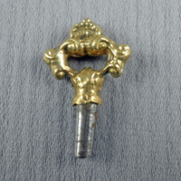 SLM 5165 - Urnyckel av guld och järn, dekorerat huvud, stämpel saknas