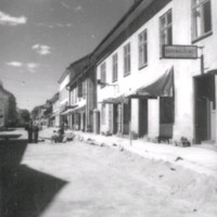SLM POR50-1005-1 - Gatuarbete på Östra Storgatan i Nyköping den 12 juni 1950