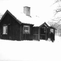 SLM POR51-1472-1 - Missionsförbundets sommarhem i Bryngelstorp, Ängstugevägen. Foto 1951.
