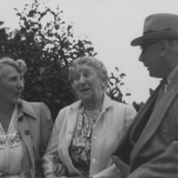 SLM P09-1012 - Elsa Lewenhaupt, Cecilia af Klercker och Einar Ekstrand år 1944