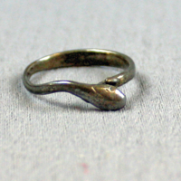 SLM 22726 - Fingerring formad som en orm