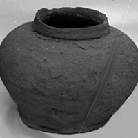 SLM 3836 - Kruka av lergods, nästan rund, från Tuna socken