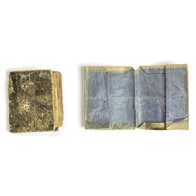 SLM 59374 1-2 - Miniatyrböcker, en almanacka från 1905 och en läsebok (böner) för barn 1837