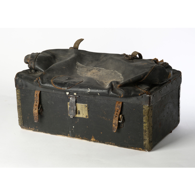 SLM 13341 - Väska med låda av skinnklätt trä med lock av läder