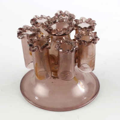 SLM 11282 - Vas av rosatonat glas, består av åtta separata mindre behållare