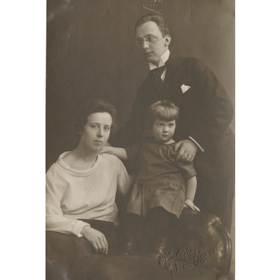 SLM P2018-0965 - Folke, Clary och Ingrid Laufke år 1926