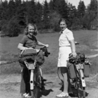 SLM P08-614 - Margareta Broon, Jessie Thorburn kom på besök till Ullstorp