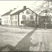 SLM X216-78 - Ehmkes gård vid Norra Järnvägsgatan, nu Tullgatan 4 i Nyköping år 1920
