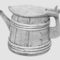 SLM 1452 - Laggad dryckeskanna av trä, med lock