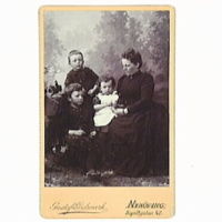 SLM M000014 - Gurli, Ingeborg, Hjalmar och Gunhild Drake omkring 1891