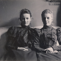 SLM P11-6293 - Gerda Schuberth och Ada Gripensvärd, 1899