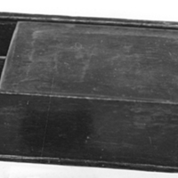 SLM 6258 - Kryddskrin av trä, med skjutlock, inrett med fack