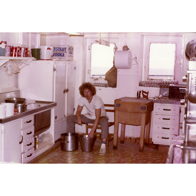 SLM P2018-0865 - Claes arbetar som kock, 1980-tal