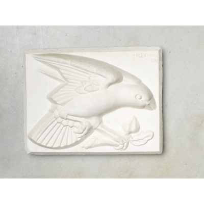 SLM 24176 - Relief av gips, papegoja av skulptören Adolf Stern
