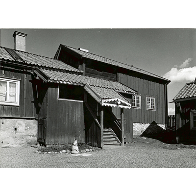 SLM SEM_AL-B7313-1 - Grassagårdens trappa och östra bostadsdelen i Strängnäs