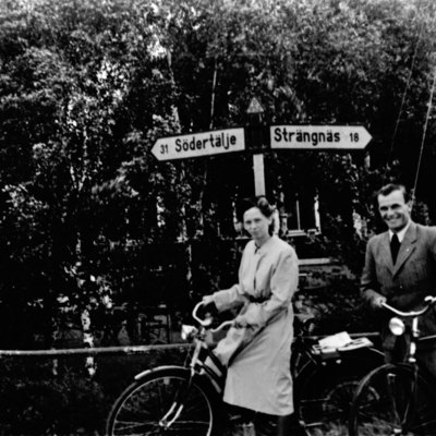 SLM P07-2147 - Eva och Wadek Sloma, cykelutflykt på 1950-talet