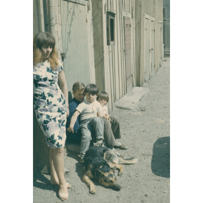 SLM P2018-0235 - Liisa, Tauno, Martin och Maritza år 1966