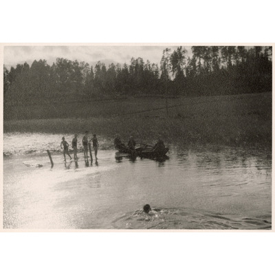 SLM P2020-0463 - Elever i Kyrksjön vid Stjärnhov, 1933