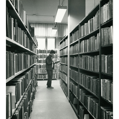 SLM SEM_B8401-10 - Strängnäs bibliotek, utlåningssalen