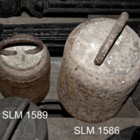 SLM 1589 - Kränt vikt av järn med insmält bly, märkt 1806