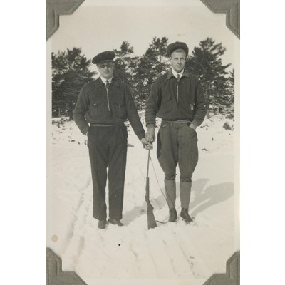 SLM P10-516 - Valle och Lennart, vid Skyle, Segersta