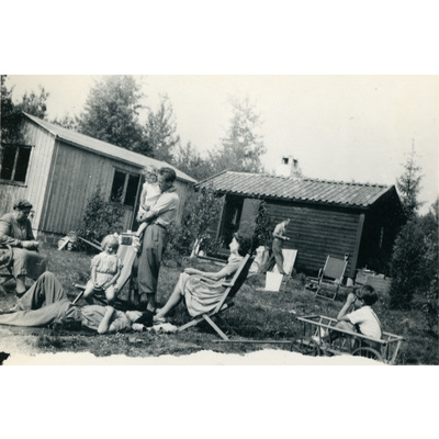 SLM P07-848 - Familjesammankomst på Åsbacka, 1940-tal