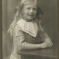 SLM P2013-887 - Greta Andersson (f.1902), ca 1911