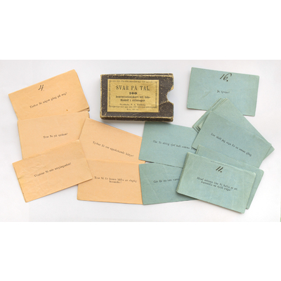 SLM 59365 - Konversationskort med tryckta frågor och svar, sällskapsspel från 1800-talet