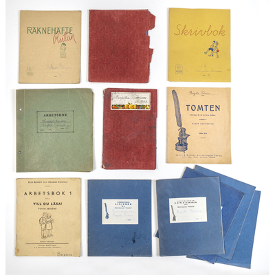 SLM 39995 1-12 - Skolböcker från Ökna i Floda socken, 1940-tal