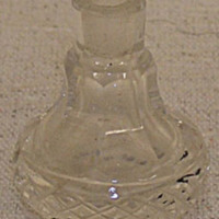 SLM 6180 159 - Miniatyrvas av glas till dockskåp