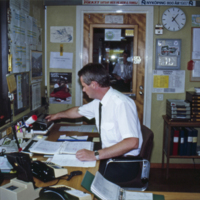 SLM SB13-682 - Trafikledare Ronny Lundell på sitt kontor
