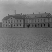 SLM X10-100 - Askersunds torg med vy mot Rådhuset