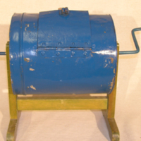 SLM 33045 - Tombola med blåmålad cylinder av järn