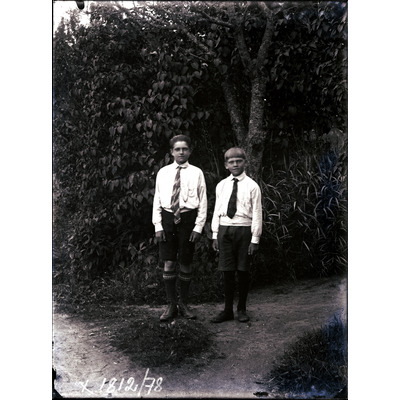 SLM X1812-78 - Porträtt på två pojkar