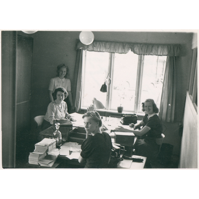 SLM P2018-0730 - ANA:s kontor år 1945
