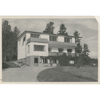 SLM M004534 - Lyshällen med villa uppförd 1938. I villan fanns också Björkviks postanstalt sedan 1921.