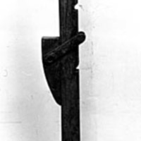 SLM 4320 - Hyvelknekt av trä från Elghammar/Älghammar i Bälinge socken