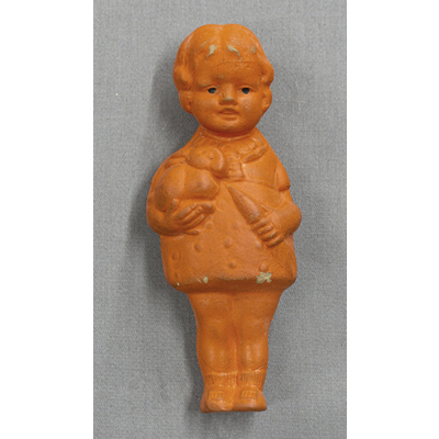 SLM 59153 - Docka, pojke med kanin, av orange material, tidigare med pipljud, 1930-tal