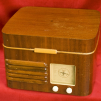 SLM 34074 - Radiogrammofon i träfodral, inköpt av Tore Andersson i Ättersta år 1947
