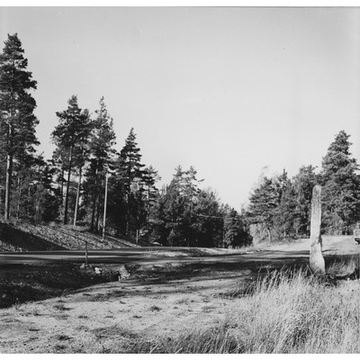 SLM M025682 - Flyttning av runsten och bautasten, Högstena, 1968